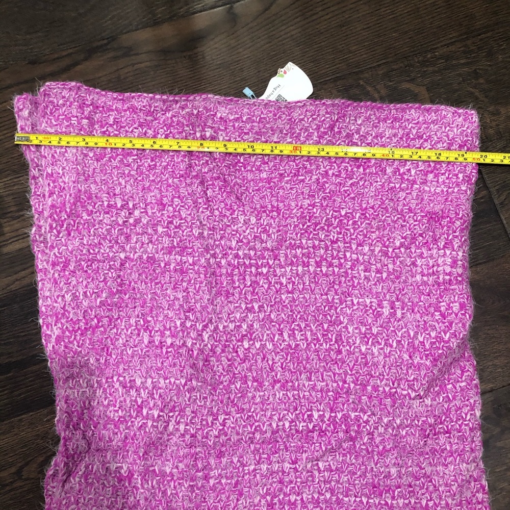 Mermaid Tail Blanket - Picture 6 of 7